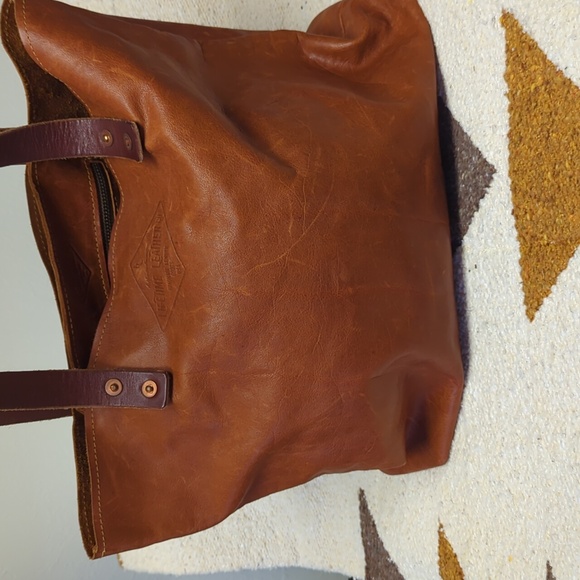 Lifetime Leather Tote - Picture 2 of 7